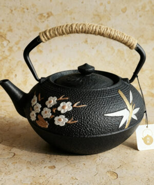 Théière japonaise peinte prune et bambou