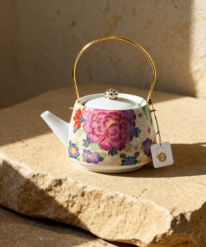 Théière anglaise en soie dorée colorée